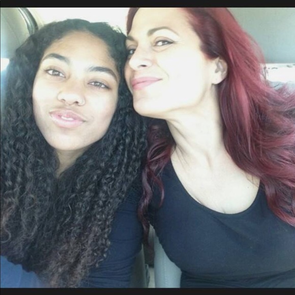 Meet your Posher, Evelyn Julia - Picture 1 of 7